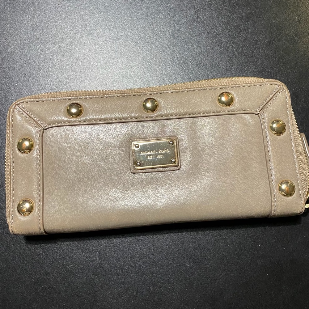Michael Kors Zip Around Wallet